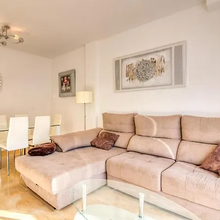 Awesome In With 3 Bedrooms, Wifi And Outdoor Swimming Pool Apartment