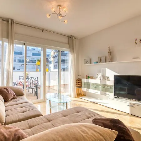 Awesome In With 3 Bedrooms, Wifi And Outdoor Swimming Pool