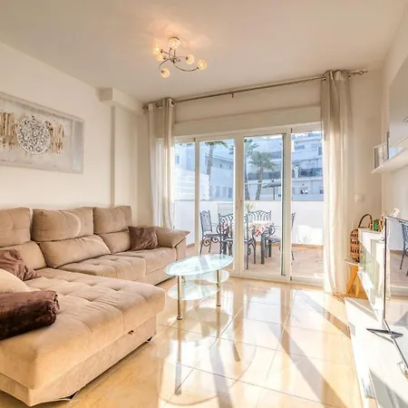 Awesome In With 3 Bedrooms, Wifi And Outdoor Swimming Pool *