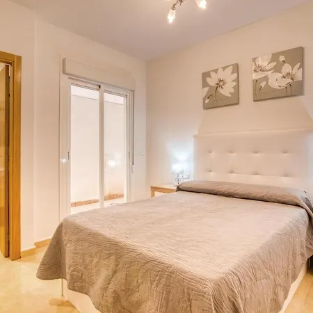 Awesome In With 3 Bedrooms, Wifi And Outdoor Swimming Pool Apartment