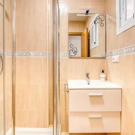 Awesome In With 3 Bedrooms, Wifi And Outdoor Swimming Pool Apartment *