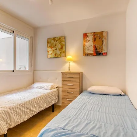 Awesome In With 3 Bedrooms, Wifi And Outdoor Swimming Pool